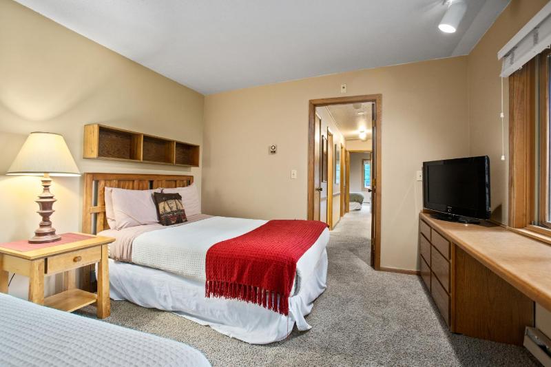 Hot Tub Loft with Balcony Great Views 2 Bedrooms 30 Plus Night Rentals Welcome - image 34