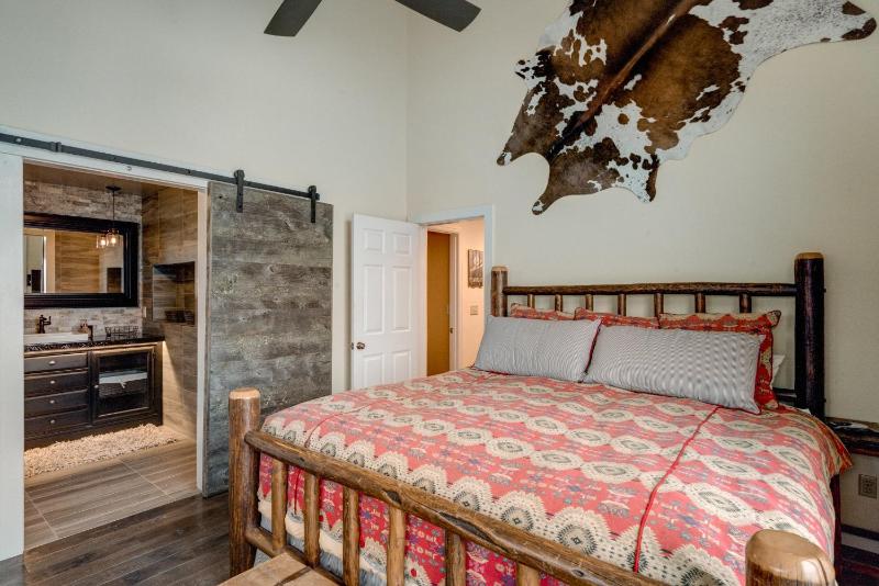 Private Hot Tub with Mountain Views Pet Friendly Quick Walk to Ski Area Base - image 22
