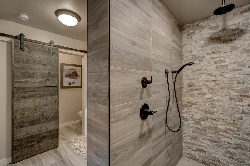 Private Hot Tub with Mountain Views Pet Friendly Quick Walk to Ski Area Base - image 16