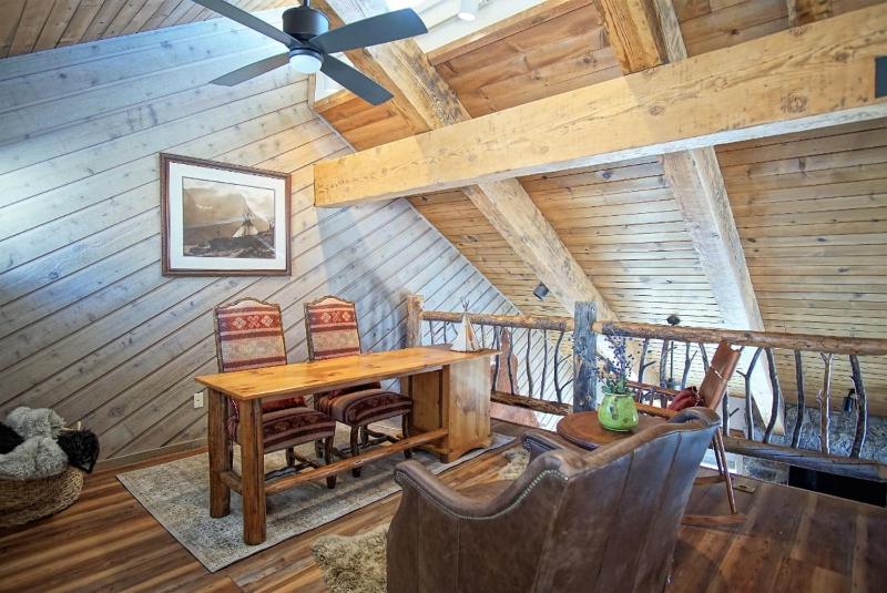 Private Hot Tub with Mountain Views Pet Friendly Quick Walk to Ski Area Base - image 3