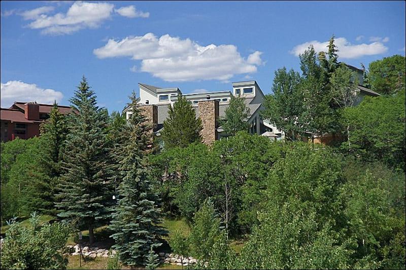 Private Hot Tub with Mountain Views Pet Friendly Quick Walk to Ski Area Base - image 25