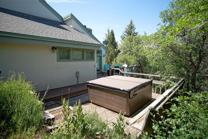 Private Hot Tub with Mountain Views Pet Friendly Quick Walk to Ski Area Base - image 33