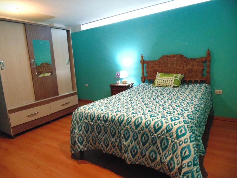 Habitación privada cómoda y amplia con cama matrimonial - image 3