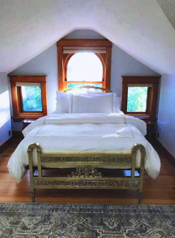 Queen Room image 1