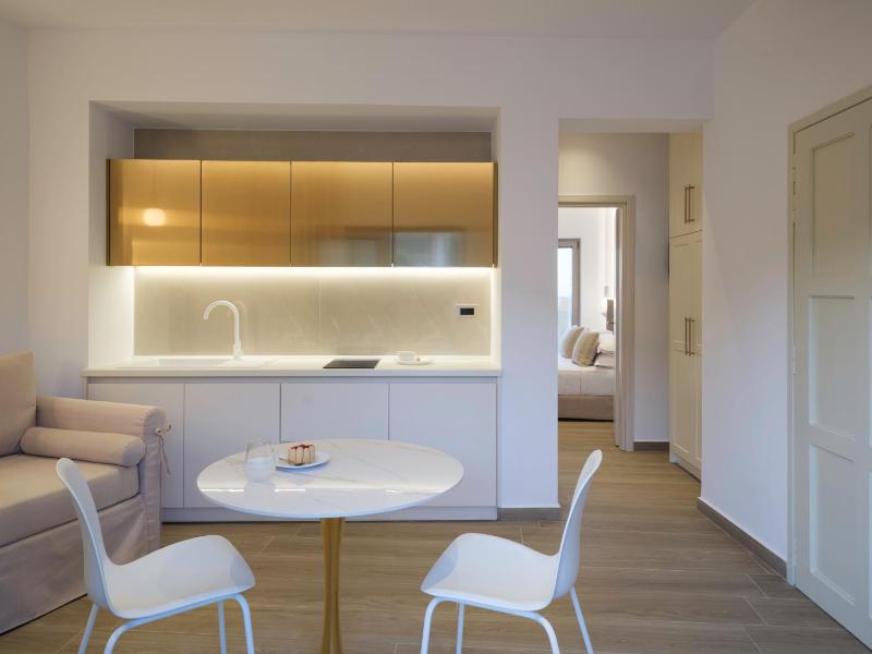 Golden Luxury Suites - image 9