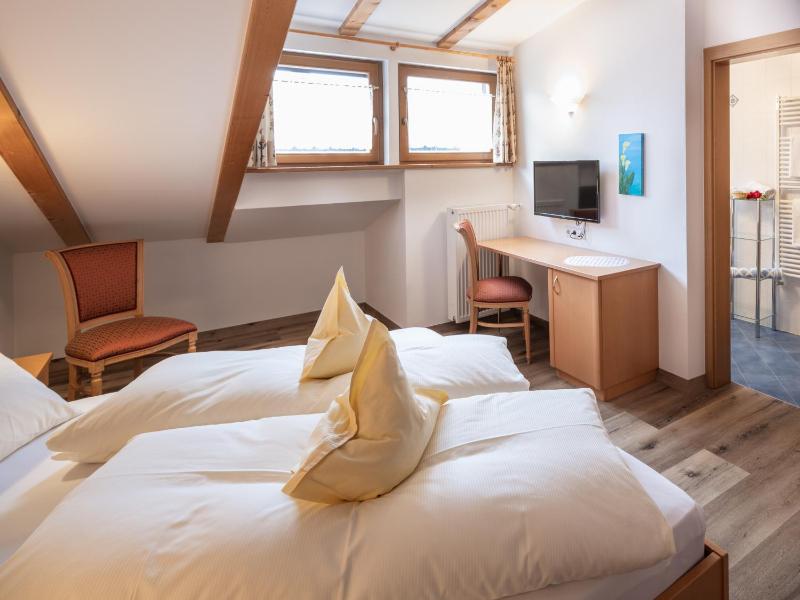Double Room image 2