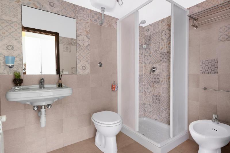 Double Room with Sea View image 4