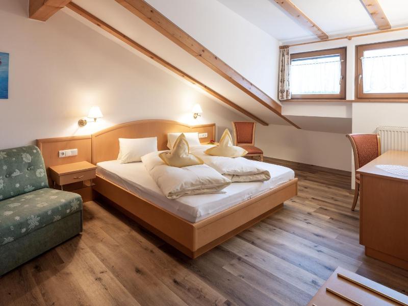 Double Room image 1