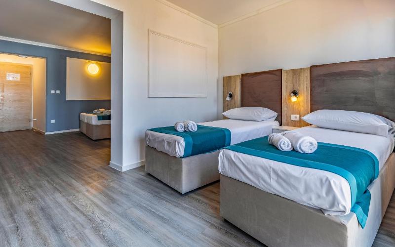 Quadruple Room image 2