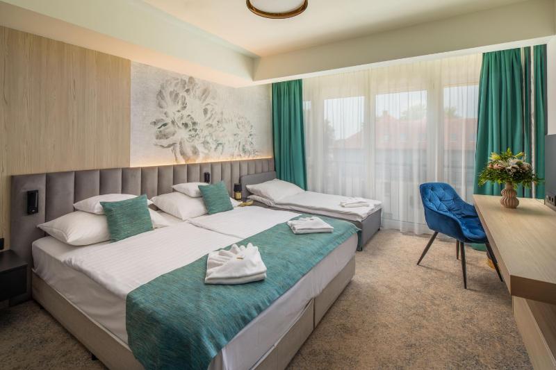 Double or Twin Room with Extra Bed image 4