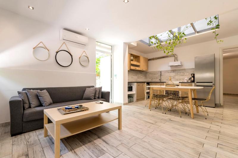 Deluxe Apartment image 1