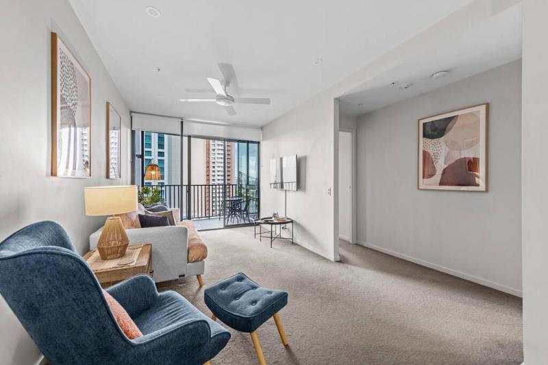 Modern Style! 1Bed/1Bath/Balcony/Pool ~ CBD - image 5