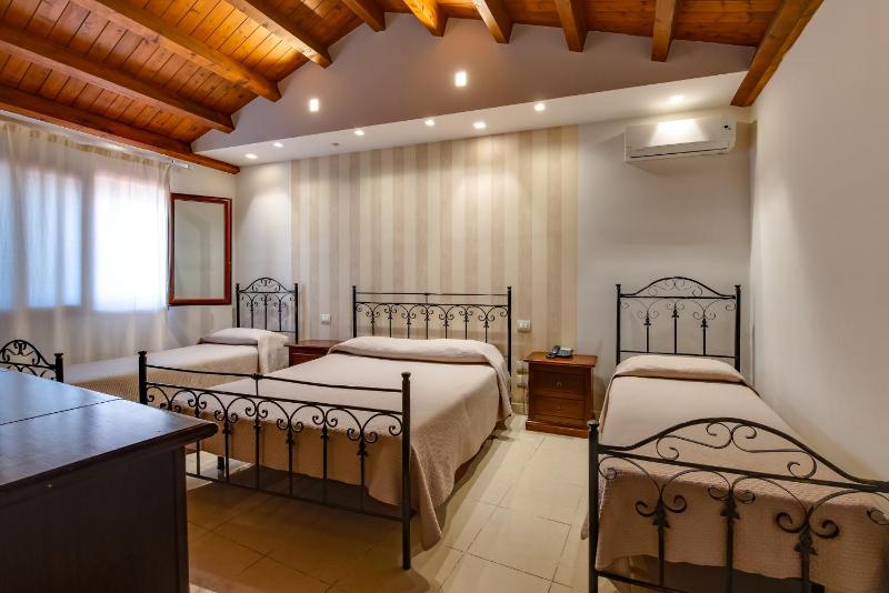 Double or Twin Room with Sea View image 4