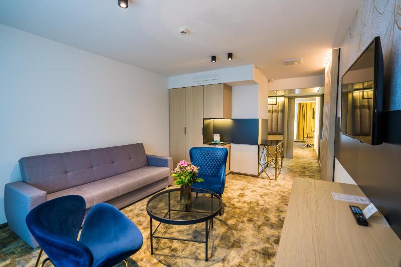 Deluxe Suite image 3
