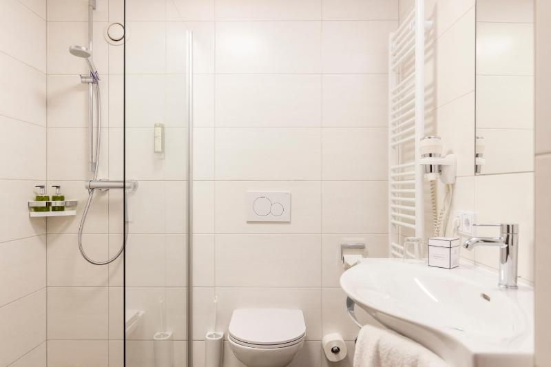 Small Single Room image 3