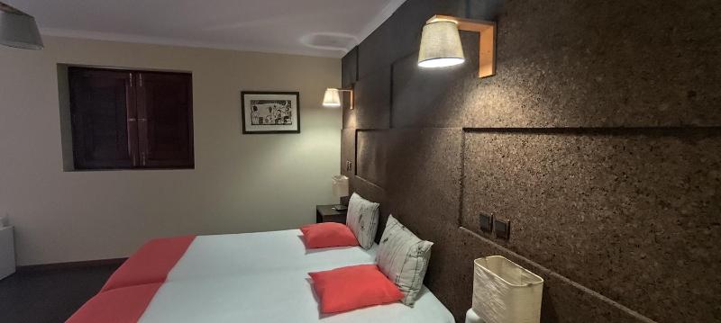 Twin Room image 2