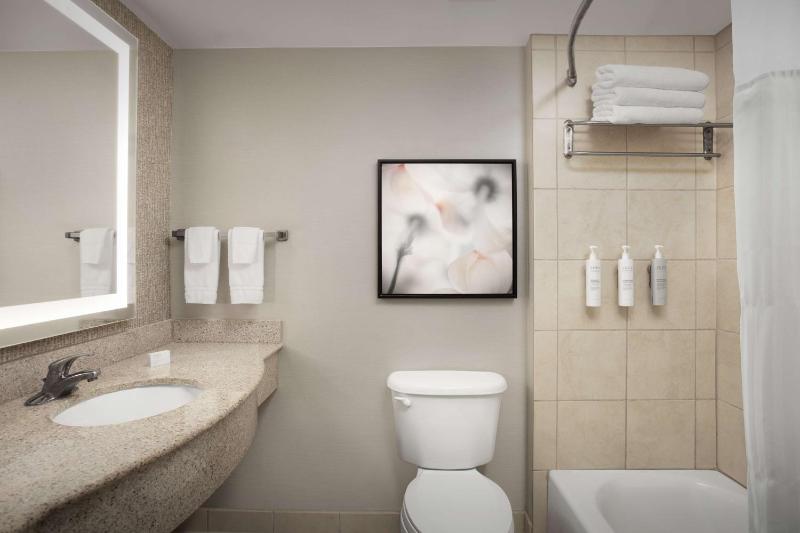 King Room with Whirlpool image 1