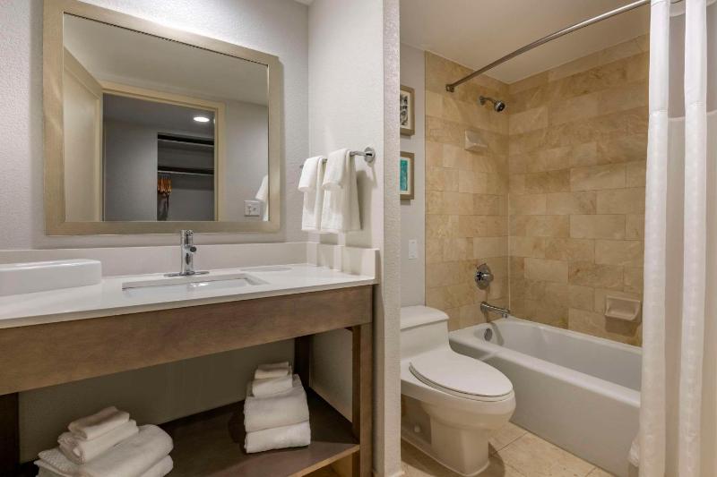 Queen Suite with Two Queen Beds - Non-Smoking image 1