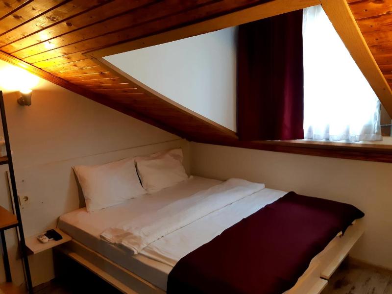 Budget Double Room image 4