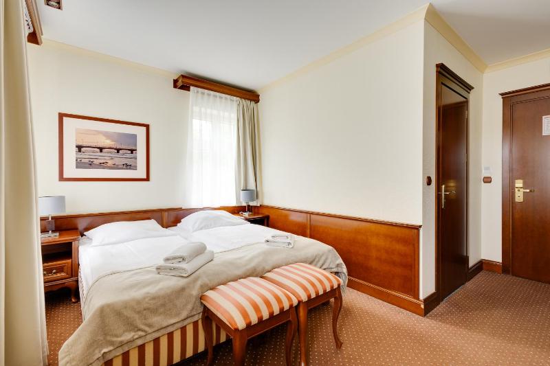 Classic Double Room image 4