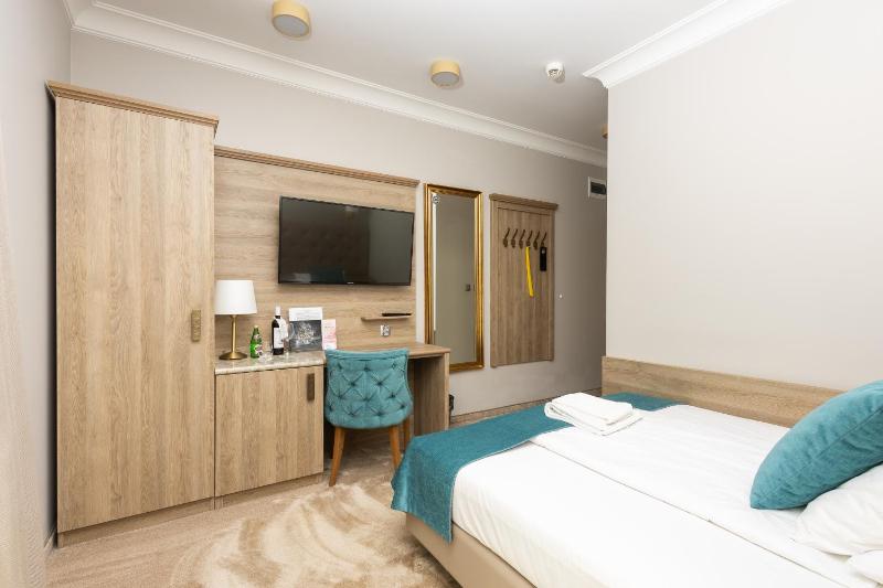 Deluxe Single Room with Balcony image 3