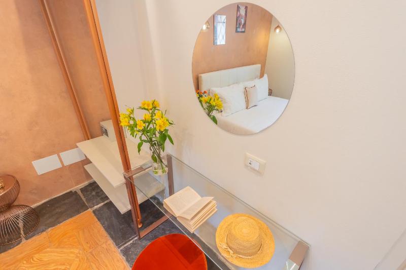 Como Dreams Apartments - Serendipity Suite - image 10