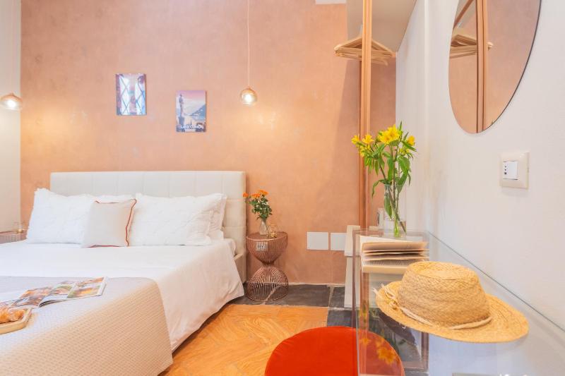 Como Dreams Apartments - Serendipity Suite - image 17