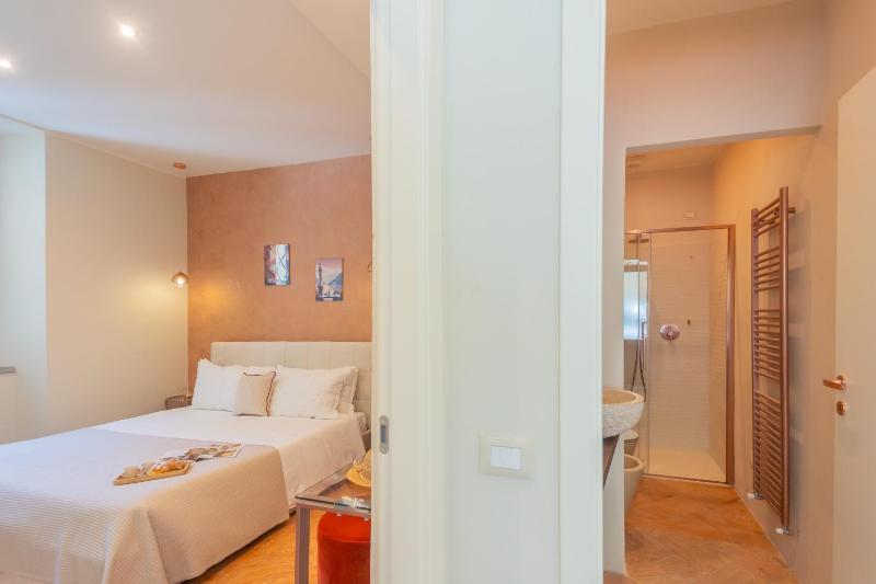 Como Dreams Apartments - Serendipity Suite - image 20