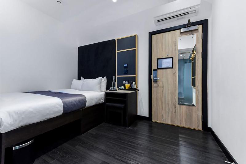 Z Inside Queen Accessible (without a window) image 4