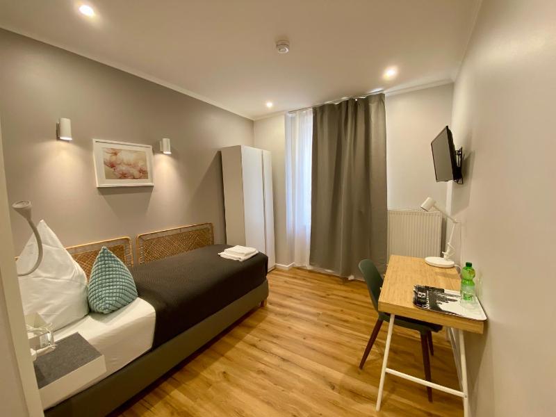 Superior Single Room image 3