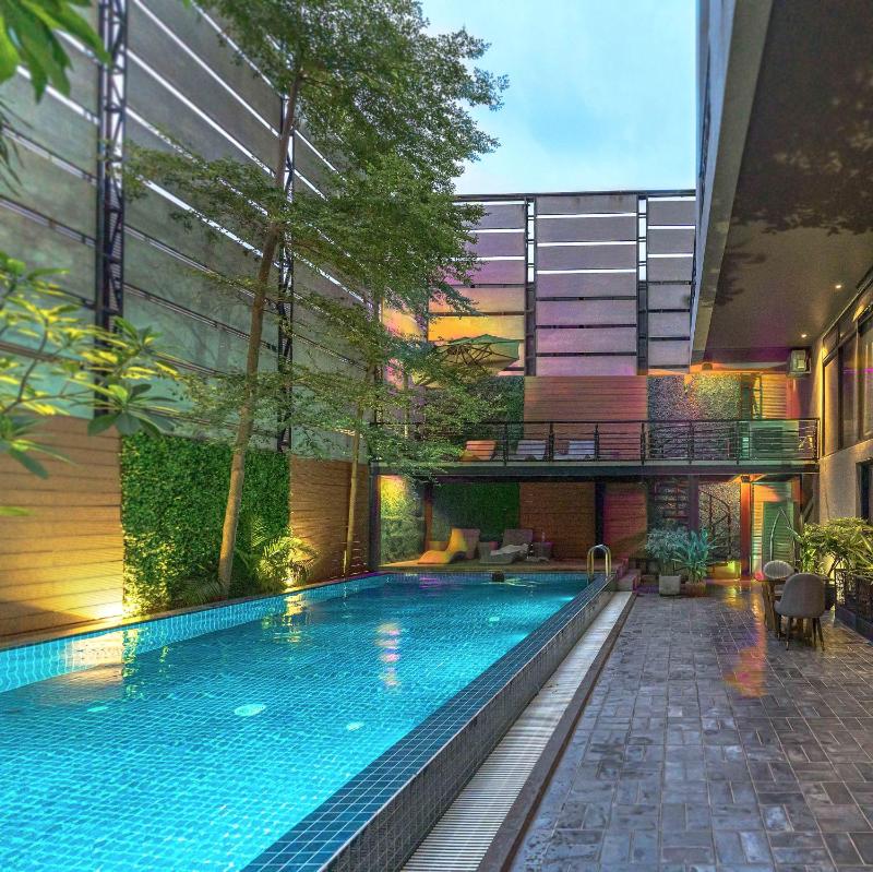 CHECK inn Phnom Penh BKK1 - image 1