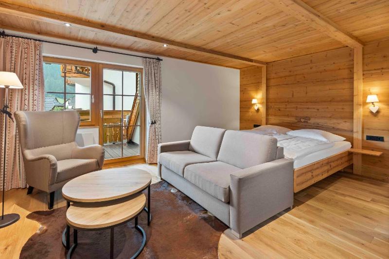 Deluxe Double Room Mountain Chalet Style image 1