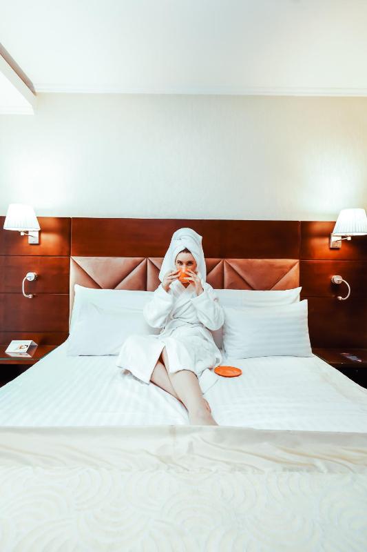 Double Room with Balcony image 2