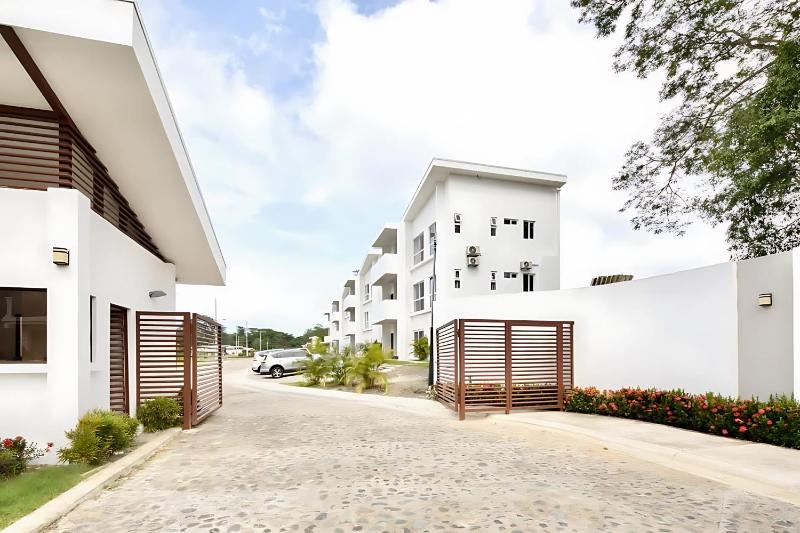 Modern 2BR Condo - minutes from Jaco Beach - PRIME location - image 8