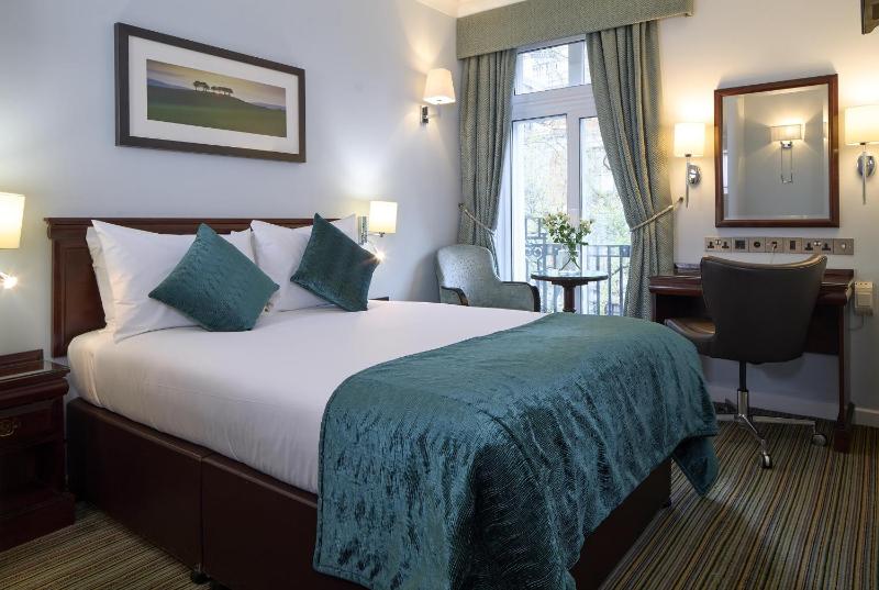 Classic Double Room image 4