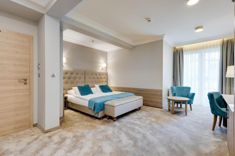Deluxe Family Room image 2
