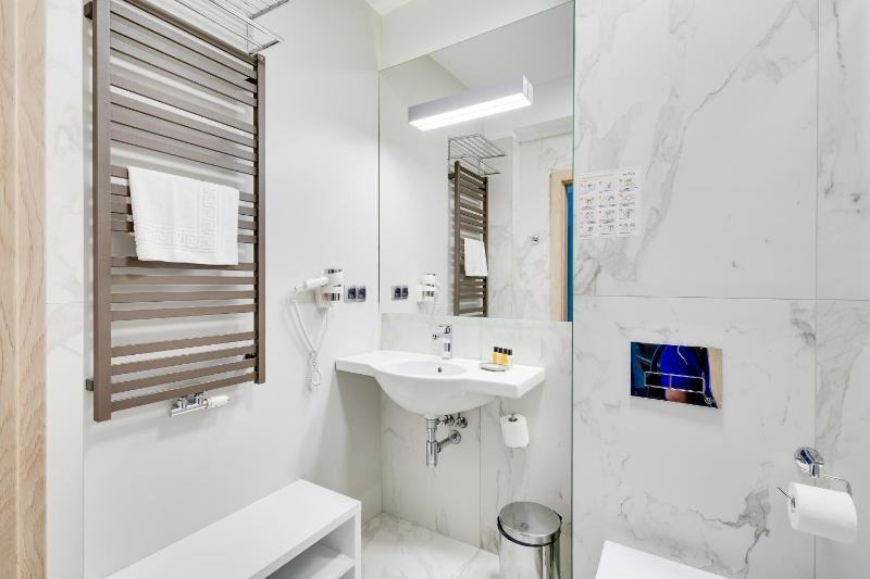 Deluxe Double Room with Balcony image 3