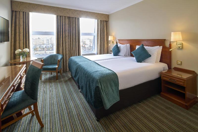 Executive Twin Room image 3