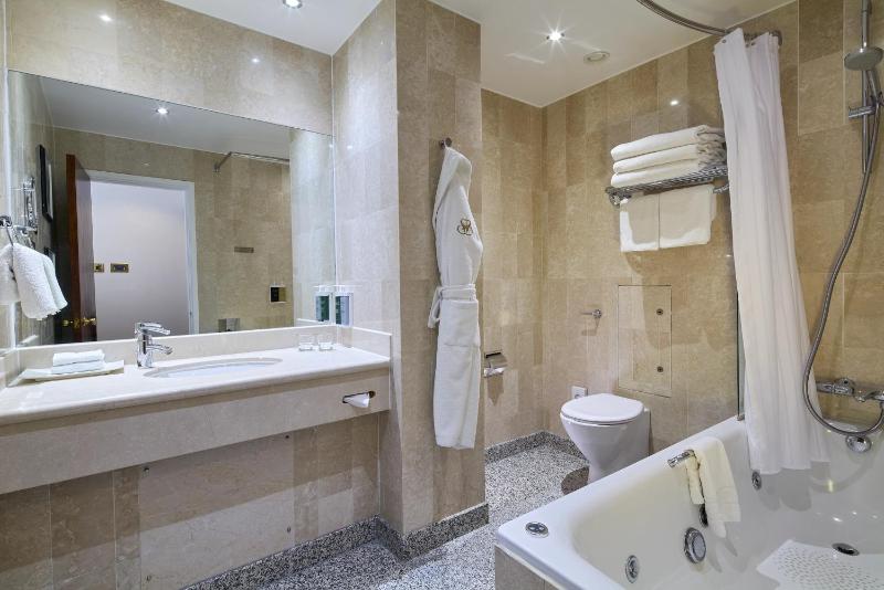 Club Double Room image 4