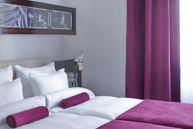 Deluxe Triple Room image 2