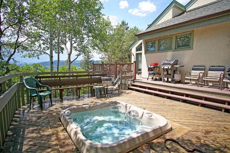 Private Hot Tub Gondola Views Less Than 100 Yards to Slopes - image 35