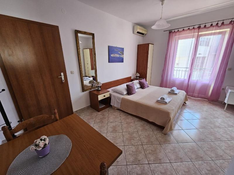 Studio Apartment with Sea View image 1