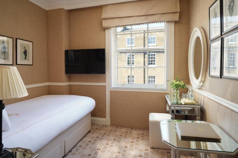 Classic Single Room image 3