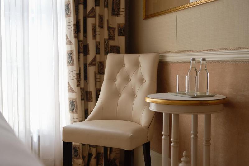 Classic King Room image 4