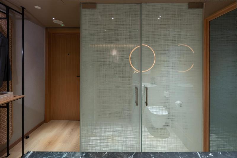 Double or Twin Room with Balcony image 3