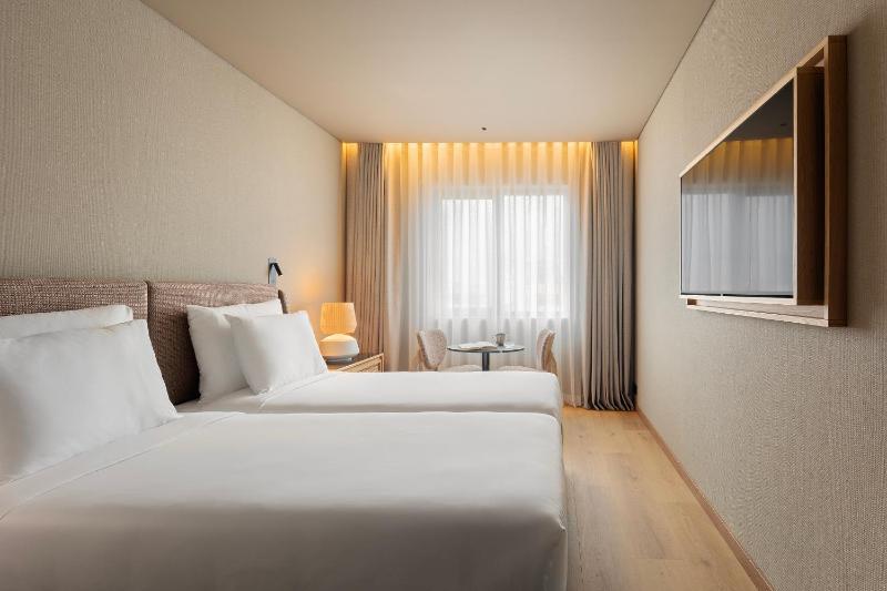 Double or Twin Room image 3