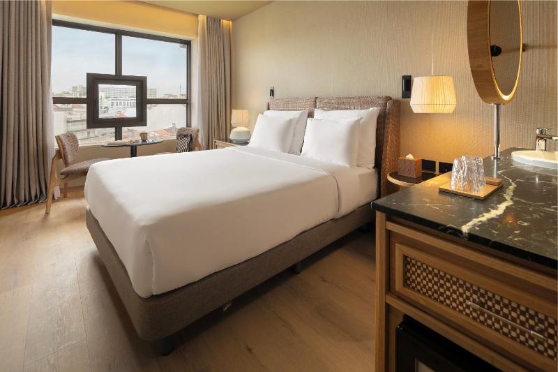 Deluxe Double or Twin Room image 1