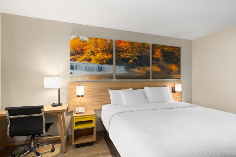 King Room - Non-Smoking image 4