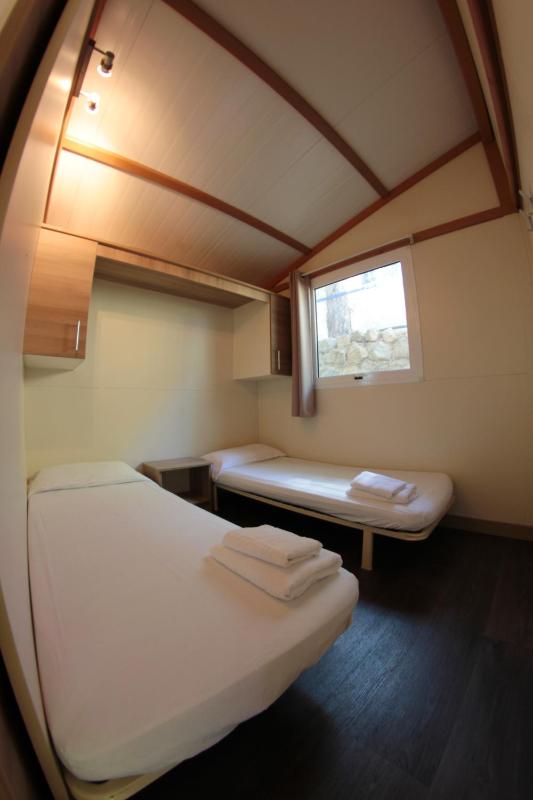 Three-Bedroom Bungalow (6 adults) image 2
