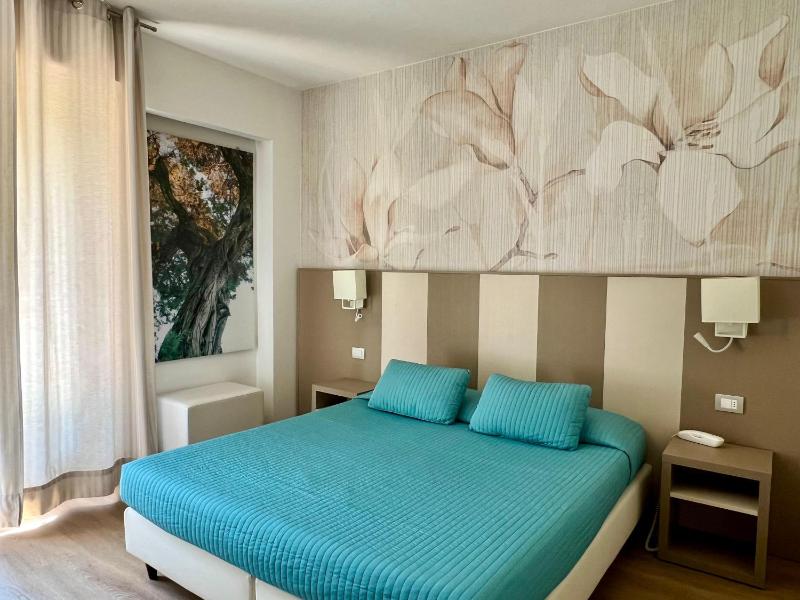 Double Room with Balcony and Mountain View image 3